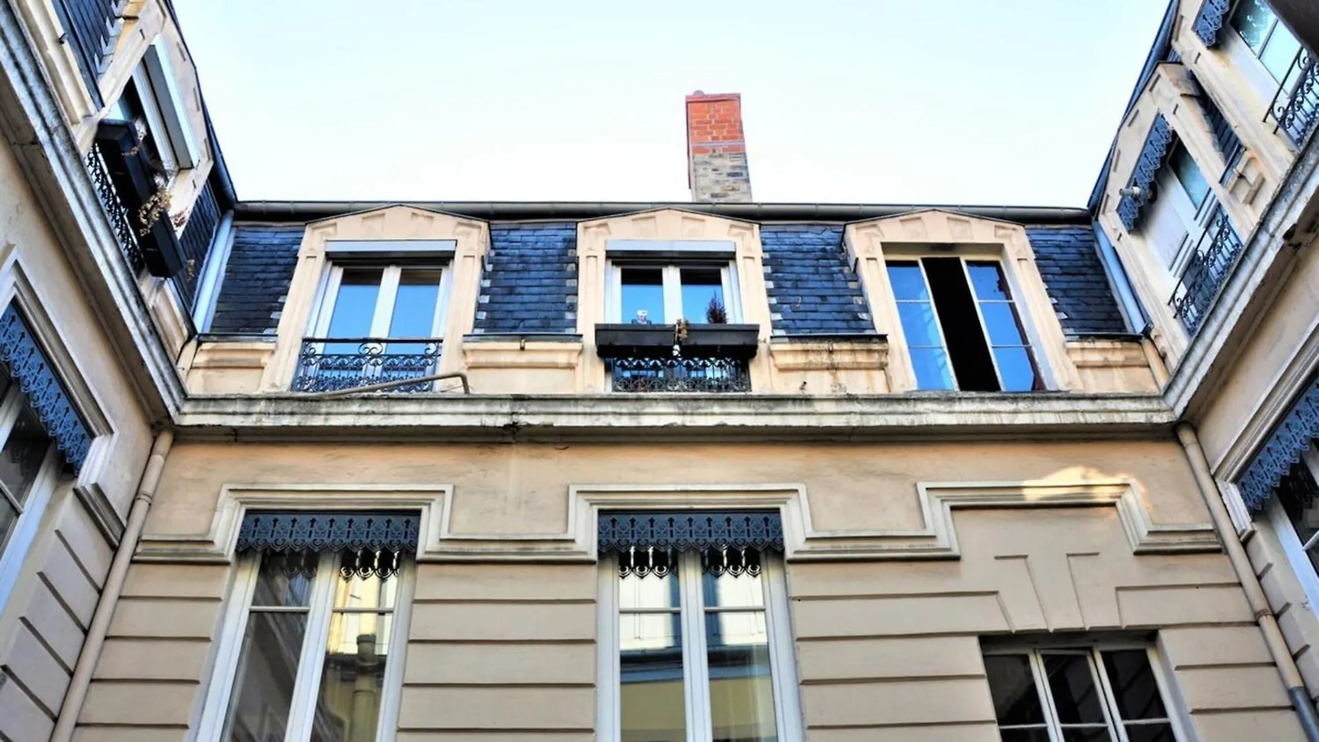 Le Bleu Hypercentre Presque Ile Apartment Lyon France